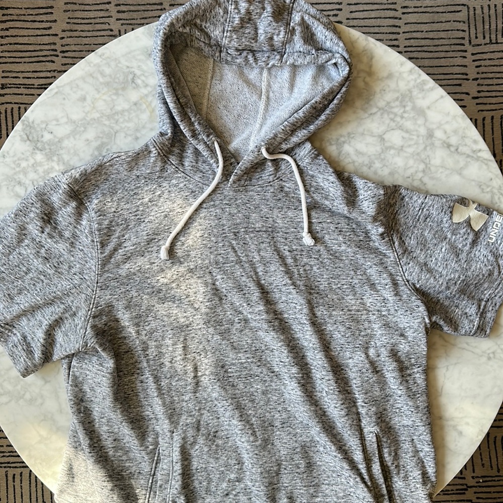 Under Armour Short sleeve Hoodie sweatshirt Men’s L